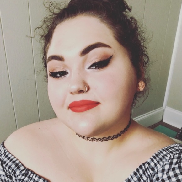 Profile Picture of Nicole Boyatzies (@nikkibobikki123) on Poshmark