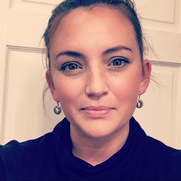 Profile Picture of Suzanne Augustson (@saugustson) on Poshmark