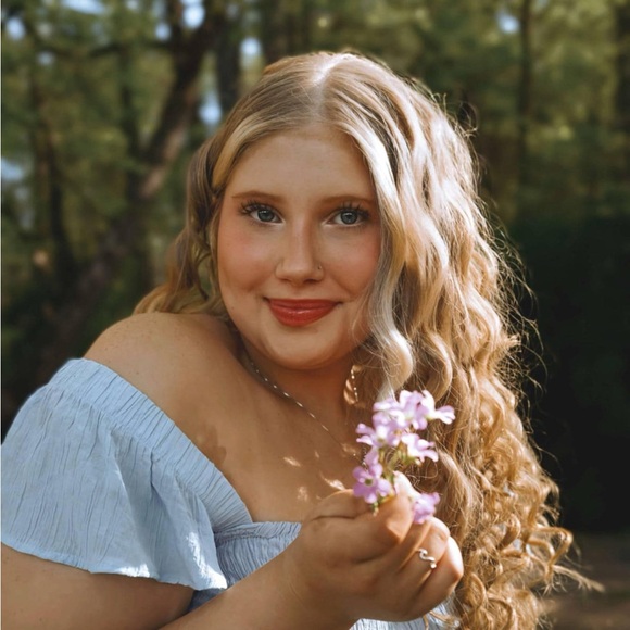 Profile Picture of Navada Splawn (@navadasplawn) on Poshmark