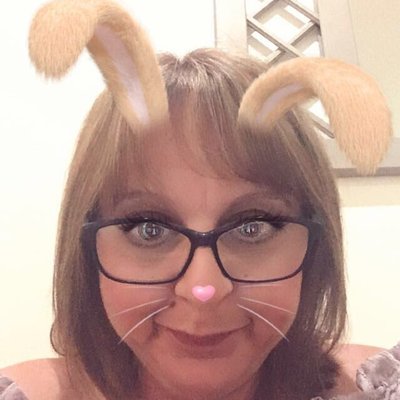 Profile Picture of Miriam Knight (@cosyknight) on Twitter