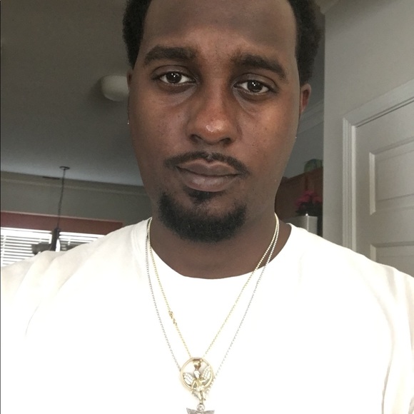 Profile Picture of Torian Newell (@sleepytrocog) on Poshmark