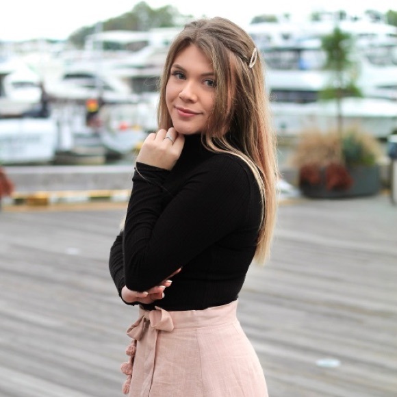 Profile Picture of Sage Johnson (@sagetaya) on Poshmark