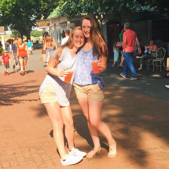 Profile Picture of Mikayla Manderville (@mmanderville) on Poshmark