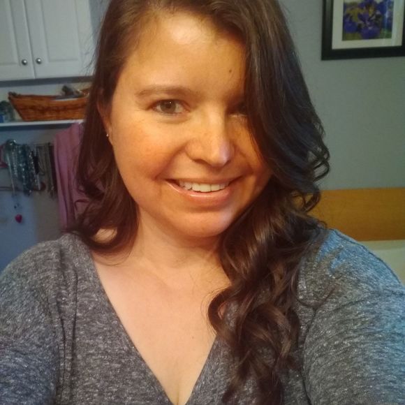 Profile Picture of Kim Staples lemont (@lemont902) on Poshmark