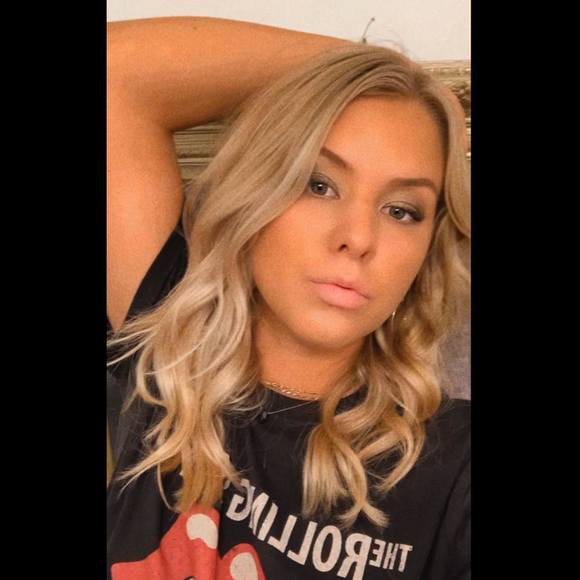 Profile Picture of Keily Gall-carlsgaard (@keily_gall) on Poshmark