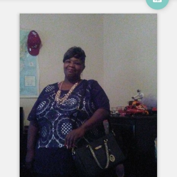 Profile Picture of Vickie Sanders (@vickieluv78) on Poshmark