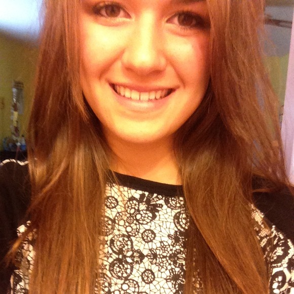 Profile Picture of Arieta Imeri (@arieta) on Poshmark