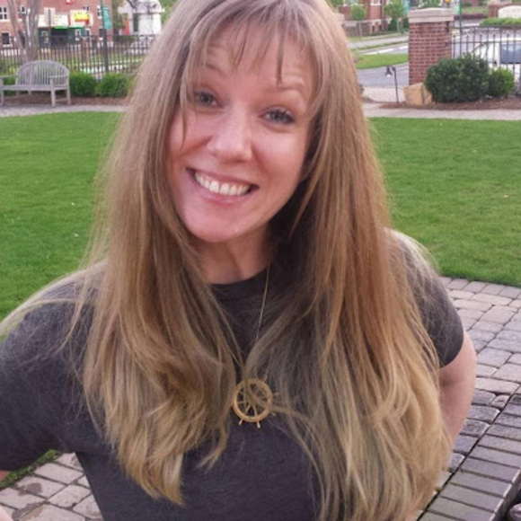 Amber Huegel - Poshmark Profile Picture of Amber Huegel (@amberhuegel) on Poshmark