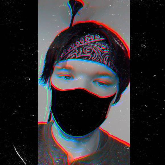 Profile Picture of Damian Hoffman (@damiangaver58) on Poshmark