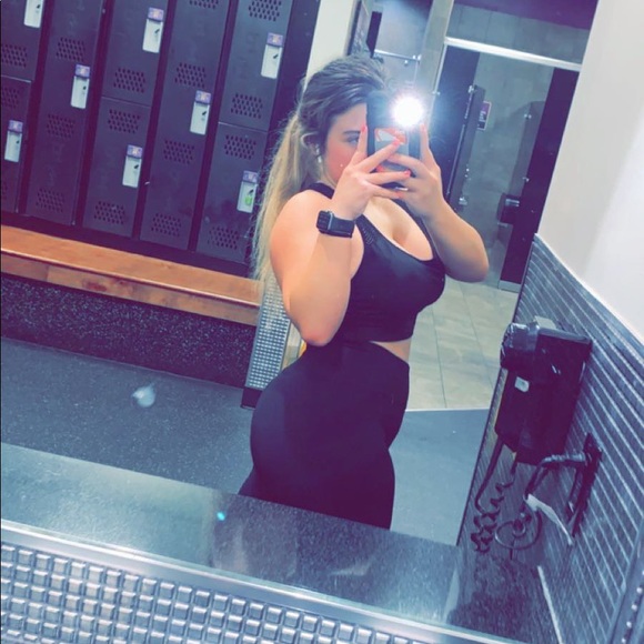 Profile Picture of Brianna Andry (@briannaandry11) on Poshmark