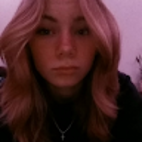 Profile Picture of Lilly Vallieres (@lilly_160) on Poshmark