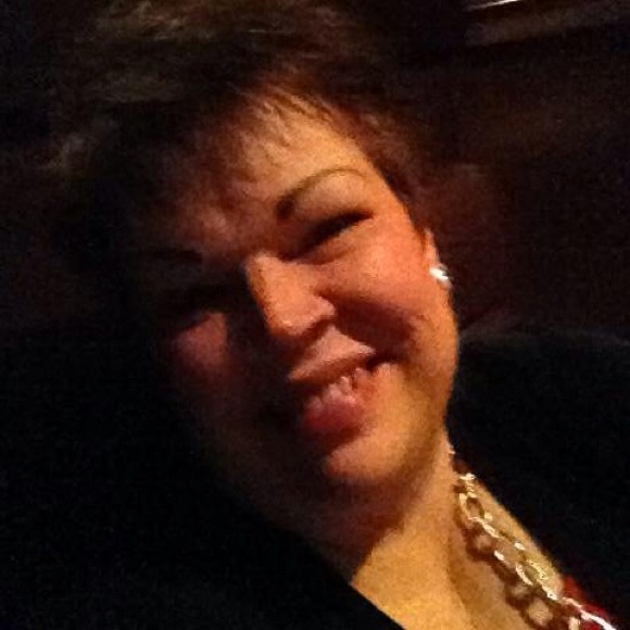 Profile Picture of Carol Rheault (@mommaro) on Poshmark