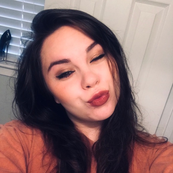 Profile Picture of Amanda Casey (@acaseyyy) on Poshmark