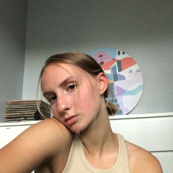 Profile Picture of Seanne Stickley (@seannestickley) on Poshmark