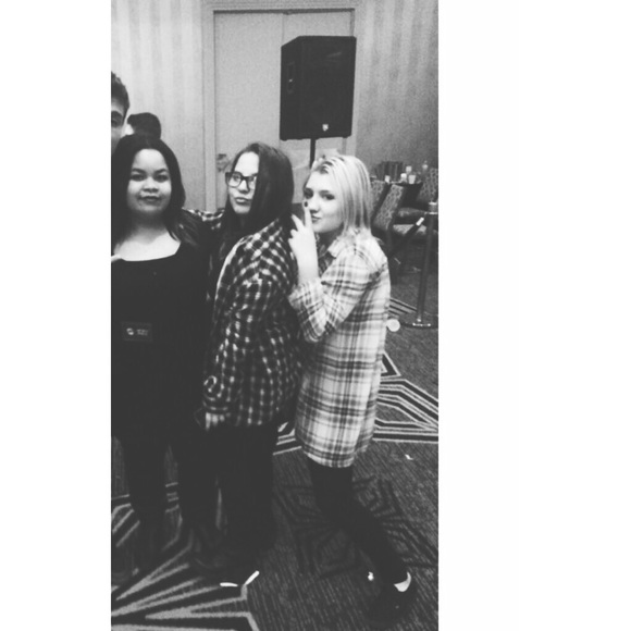 Profile Picture of Olivia Conville (@0nlyolivia) on Poshmark