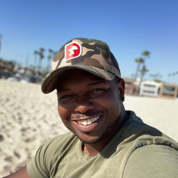 Profile Picture of Milton Thomas (@mthomasjr) on Poshmark