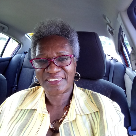 Profile Picture of Bobbie Mcintosh (@bobbiemc95) on Poshmark