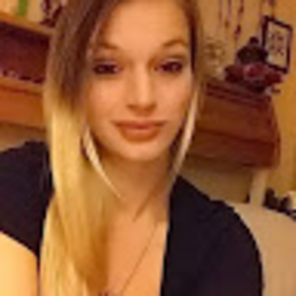 Profile Picture of Kayla Singleton (@kaylasinglet997) on Poshmark