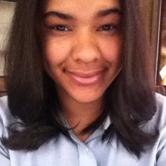 Profile Picture of Shakira Moronta (@shakira019) on Poshmark