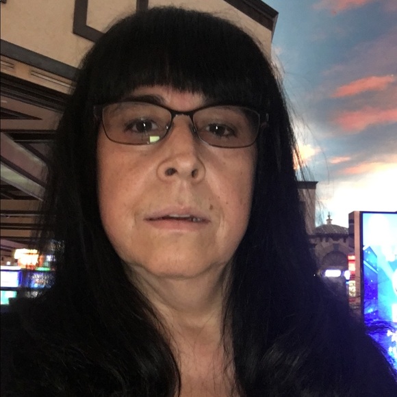 Profile Picture of Annette Delgado (@delanns) on Poshmark