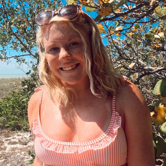 Profile Picture of Julia Pfitzner (@juliapfitz9) on Poshmark