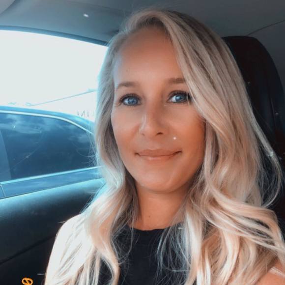 Profile Picture of Eve Arboneaux (@evenb) on Poshmark