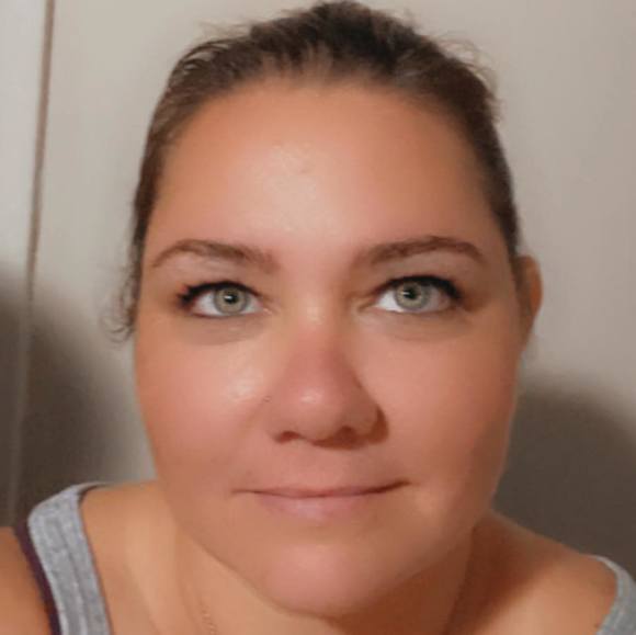 Profile Picture of Janie Russell (@janieszb) on Poshmark