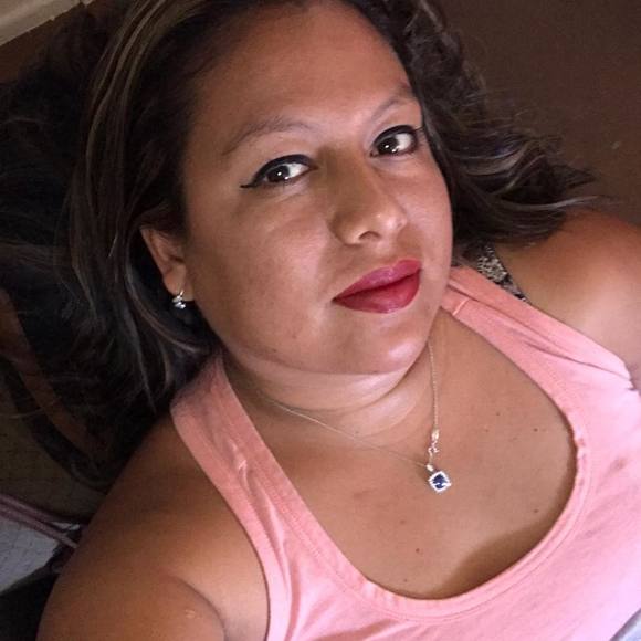 Profile Picture of Anali Michaca michakita (@analiavon) on Poshmark