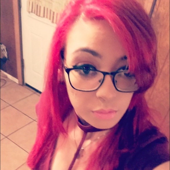 Profile Picture of Elena Witkiewicz (@elenaw94) on Poshmark