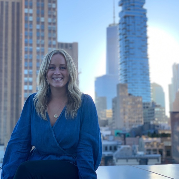 Profile Picture of Lindsay Mcguigan (@l_mcguigs) on Poshmark