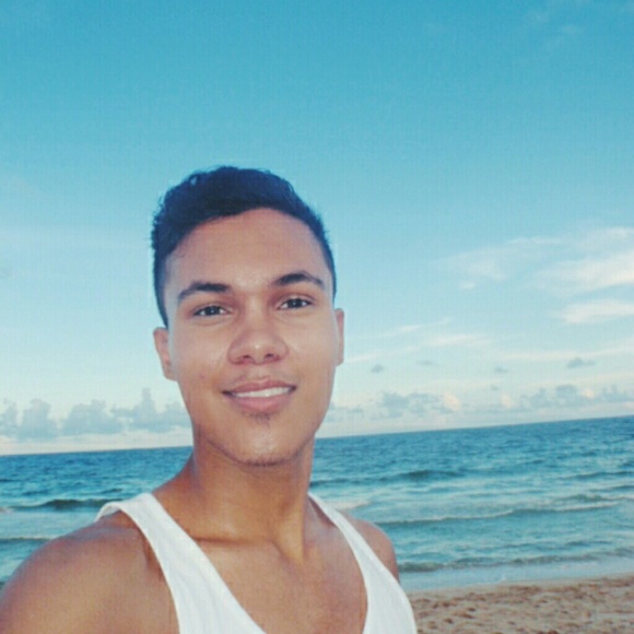 Profile Picture of Charlton Benting (@charlie722) on Poshmark