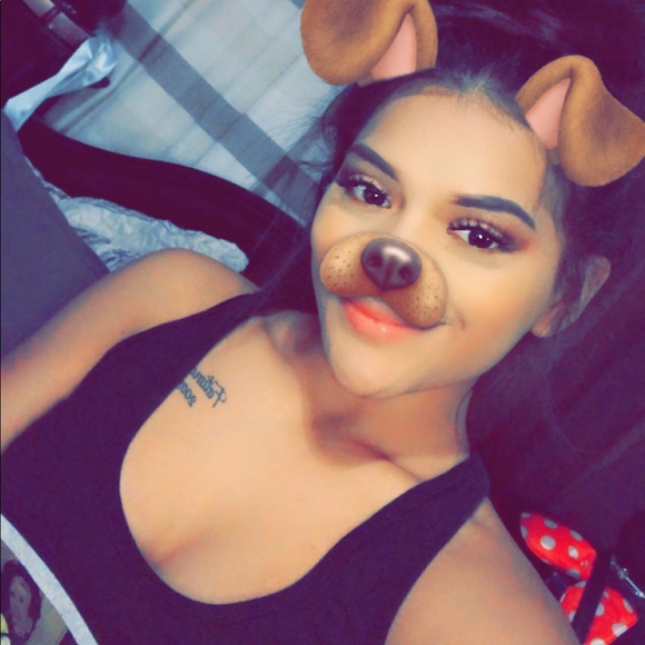 Profile Picture of Isabel Lagunas (@ilagunasss) on Poshmark