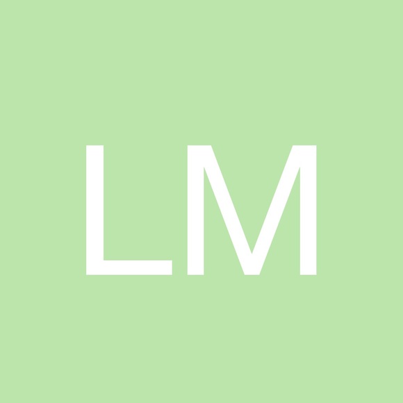 Profile Picture of Lisa Magee (@lisasuemagee) on Poshmark