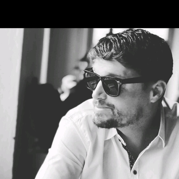 Profile Picture of Tommy Labarron (@tommysteaks) on Poshmark