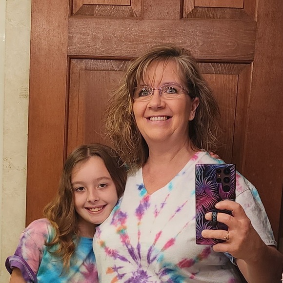 Profile Picture of Cindy Maynard (@itworks4cindy) on Poshmark