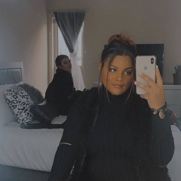 Profile Picture of Destini Golsby (@golsbyd2) on Poshmark