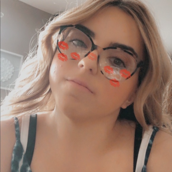 Profile Picture of Sophia Hanges (@dianasophia99) on Poshmark