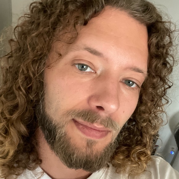 Profile Picture of Dustin Perry (@dustinperry669) on Poshmark