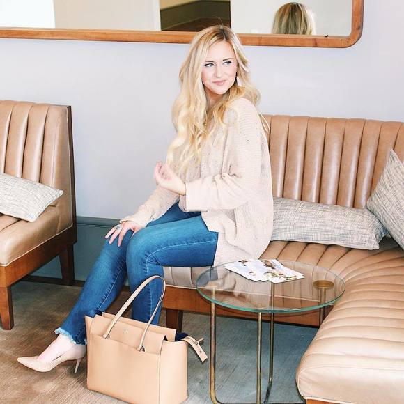 Profile Picture of Jessica Pyle (@jessicaleepyle) on Poshmark