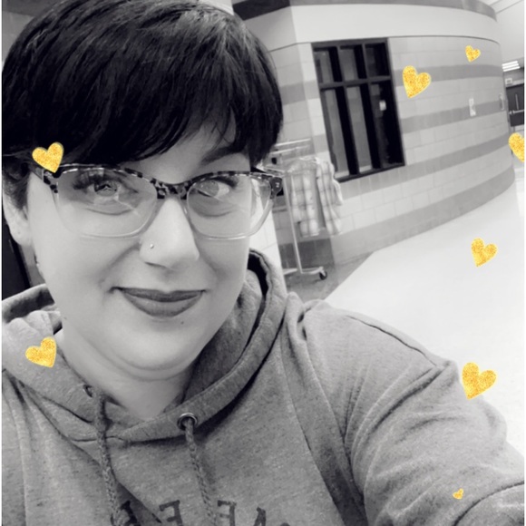 Profile Picture of Amy Linhoff (@miller01) on Poshmark