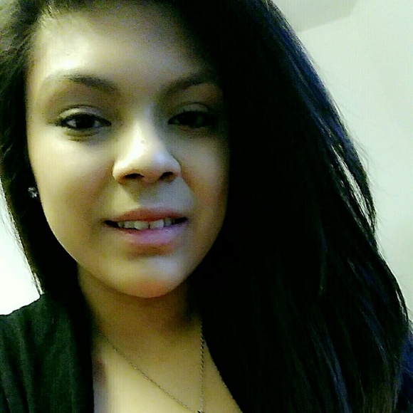 Profile Picture of Eunice Weber (@queeneunice) on Poshmark