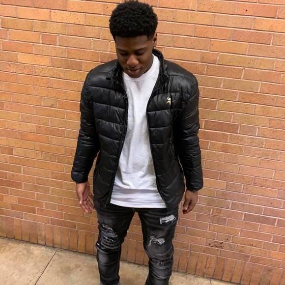 Profile Picture of Stephon Taylor (@stephgoat21) on Poshmark