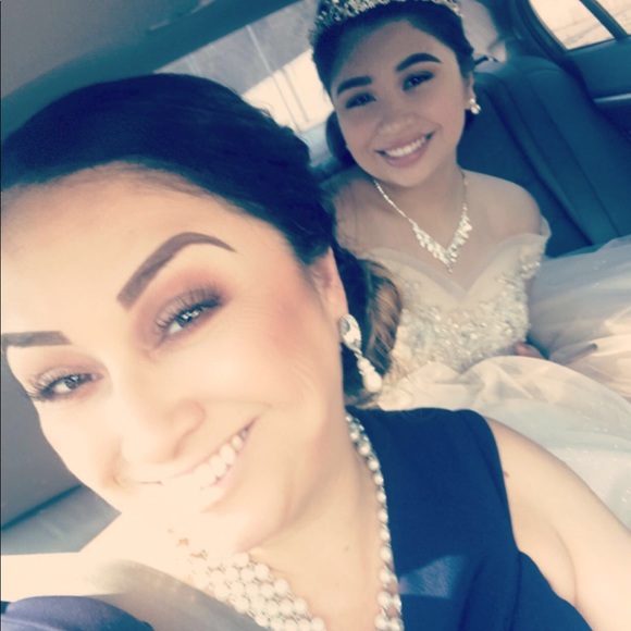 Profile Picture of Vianey Ibanez (@lvae2116) on Poshmark