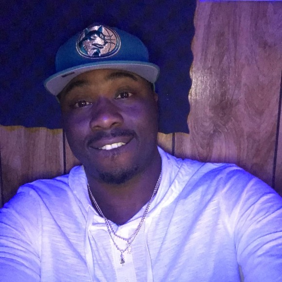 Profile Picture of Tyrone Hayes (@tyronehayes210) on Poshmark