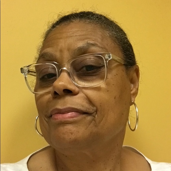 Profile Picture of Sherry Hoyle (@headquarters3) on Poshmark