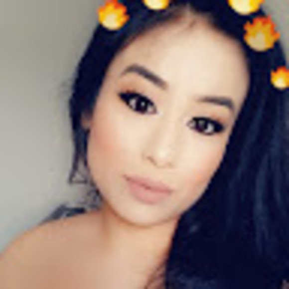 Profile Picture of Clara Gonzalez (@claragonzale884) on Poshmark