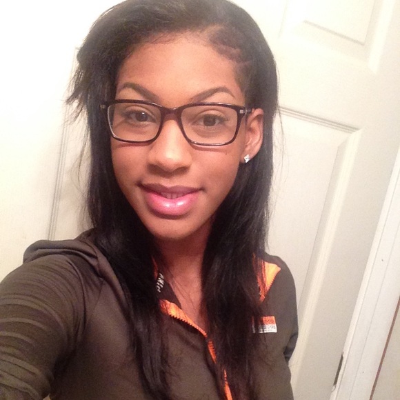 Profile Picture of Raquell Kelley (@rakkelley) on Poshmark