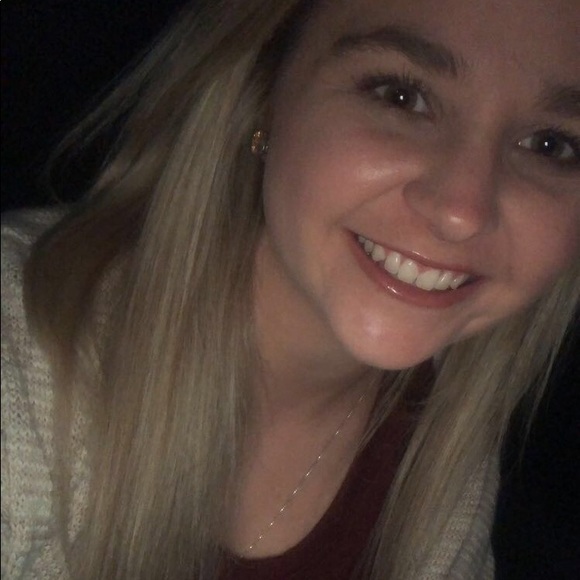 Profile Picture of Miranda Brinkman (@mirandabrinkman) on Poshmark