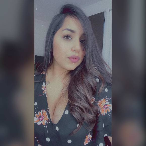 Profile Picture of Bee Lopez (@berenicelopez92) on Poshmark