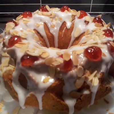 Profile Picture of Lisa Bridges (@LJ_Bakes) on Twitter